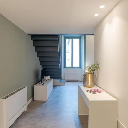 Funicolare - By Myhomeincomo דירה קומו